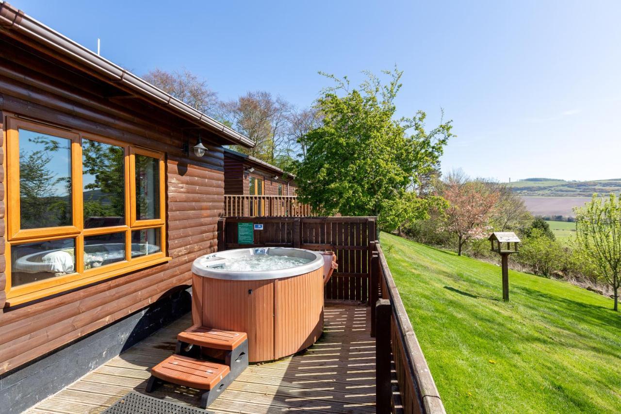 Douglas Fir Lodge With Hot Tub Купар Экстерьер фото