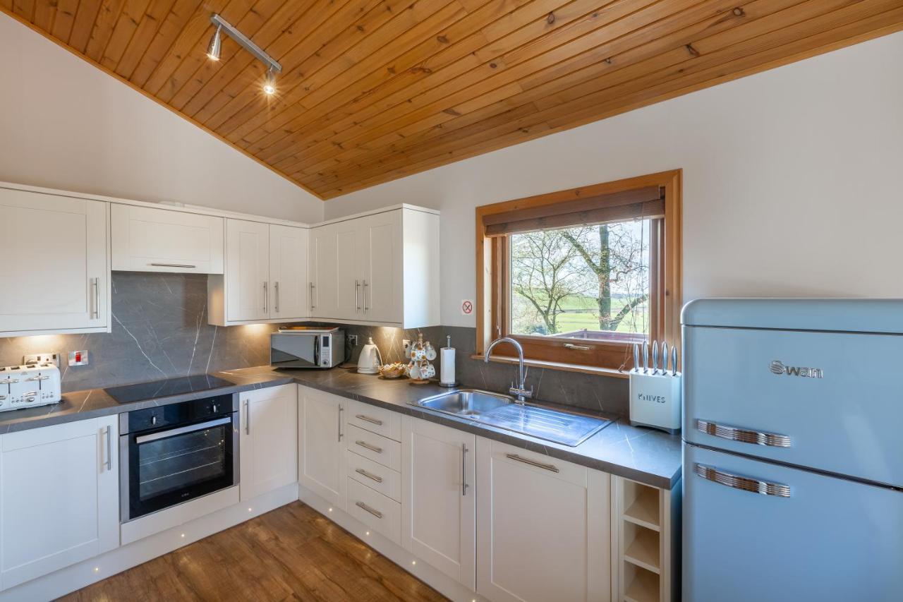 Douglas Fir Lodge With Hot Tub Купар Экстерьер фото