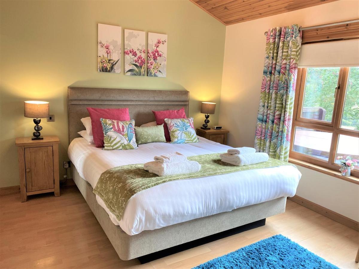 Douglas Fir Lodge With Hot Tub Купар Экстерьер фото