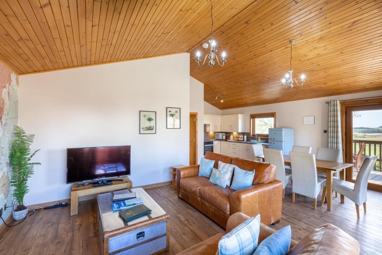 Douglas Fir Lodge With Hot Tub Купар Экстерьер фото