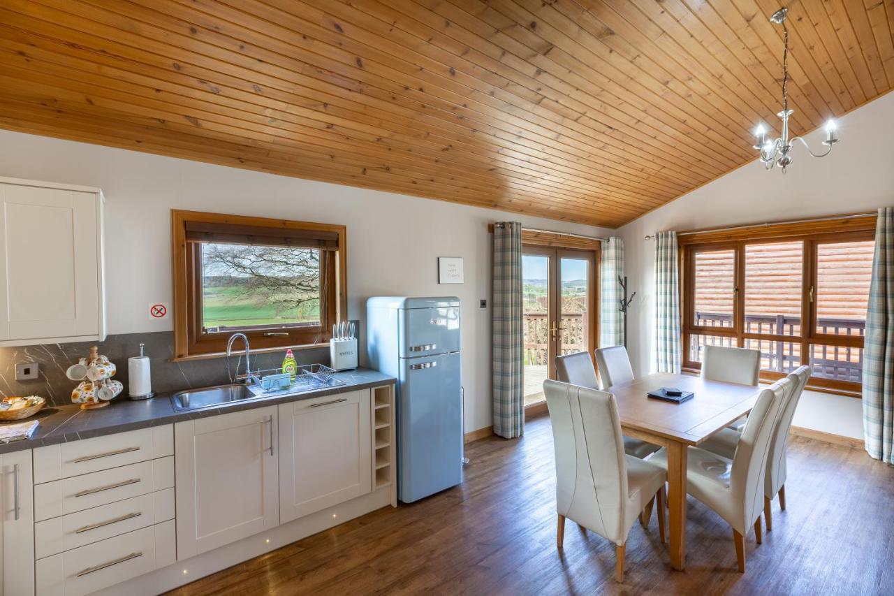 Douglas Fir Lodge With Hot Tub Купар Экстерьер фото