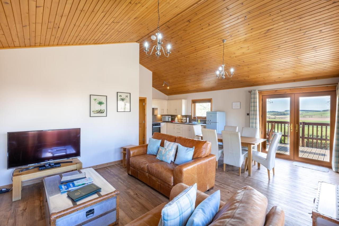 Douglas Fir Lodge With Hot Tub Купар Экстерьер фото