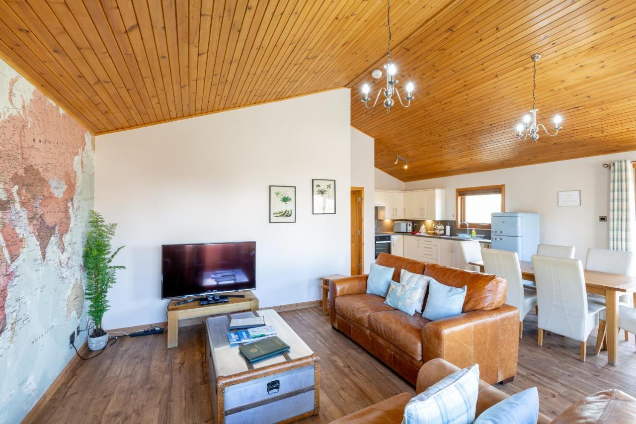 Douglas Fir Lodge With Hot Tub Купар Экстерьер фото